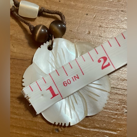 Shell craft Carved iridescent mother of pearl shell pendant brown beads necklace - Picture 7 of 8